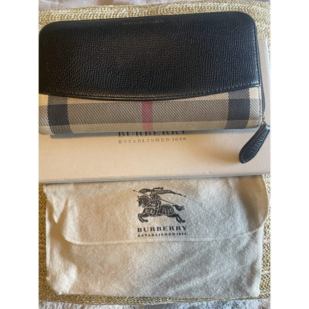 Burberry Nova Check Wallet w/ Dust Bag And Box Zip Card Holder